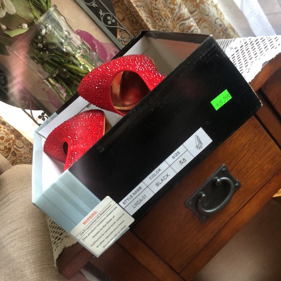 Red heels - Picture 3 of 3